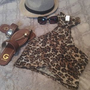 Leopard crop top ..